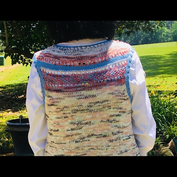NWOT SWEATER VEST $5 - Picture 7 of 7